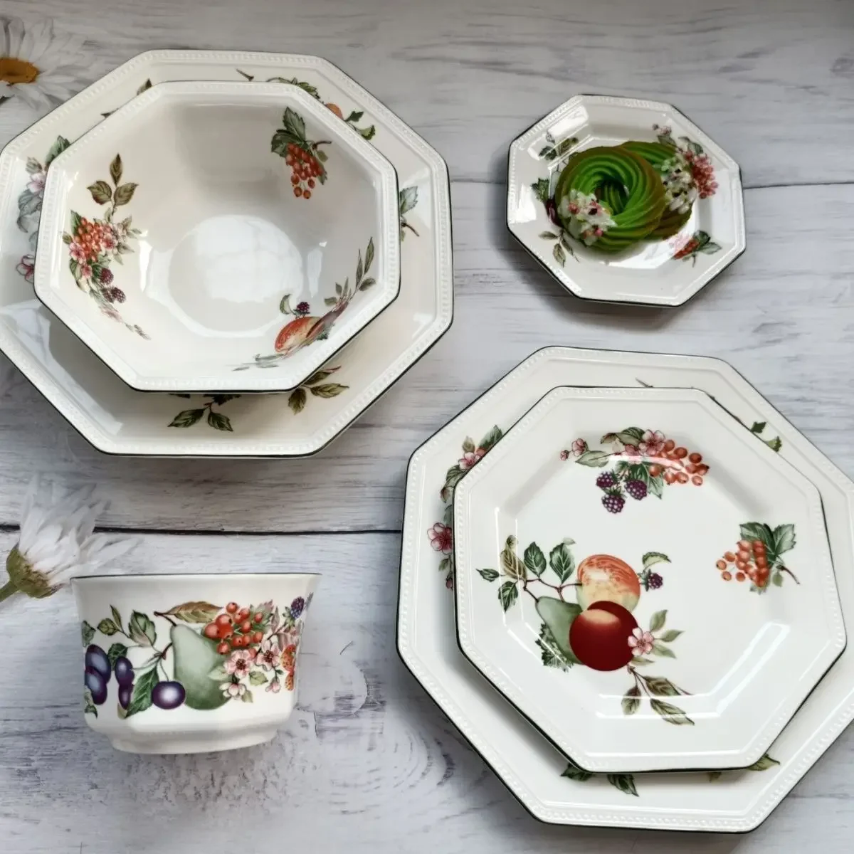 Hand painted green side , fruit pulp, dinner , flat , afternoon tea, coffee cup plate, rice bowl