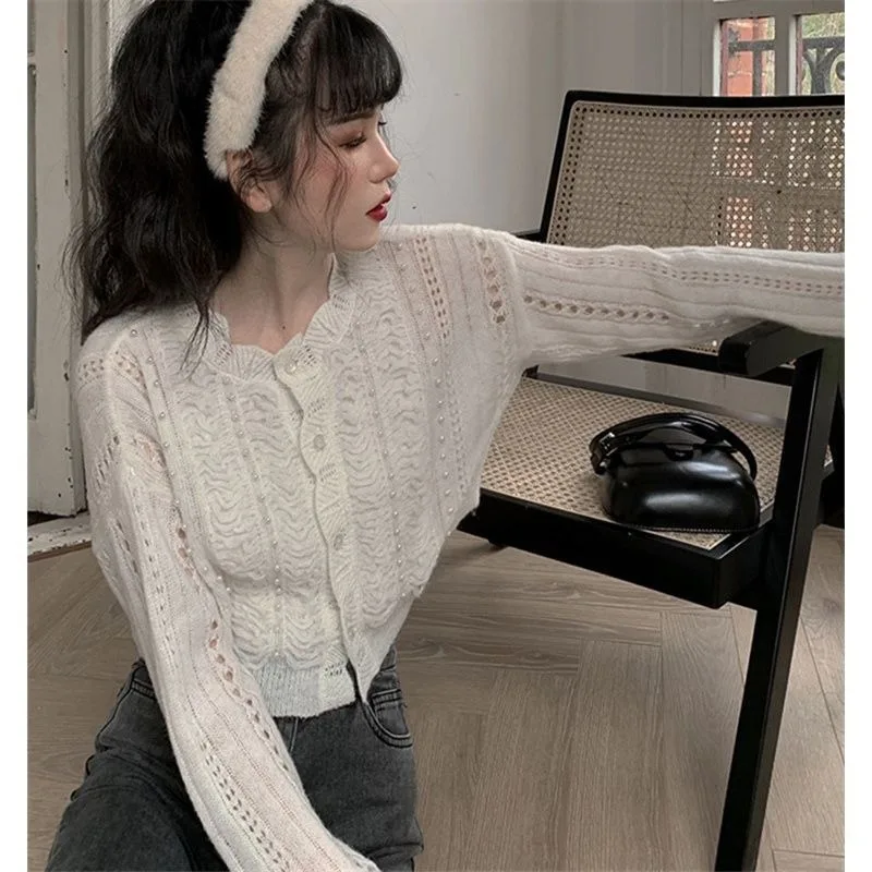 Hollow out sweter kardigan płaszcz moda krótki koronkowy kardigan z koralikami dla kobiet modny koreański styl z długim rękawem