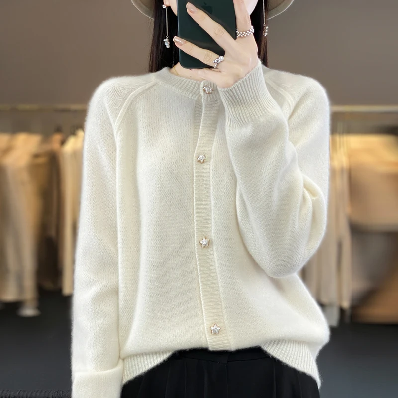 

Star Button Plug Blouse Korean Round Neck Sweater for Women's Autumn and Winter Soft and Glutinous Design Feel Cardigan