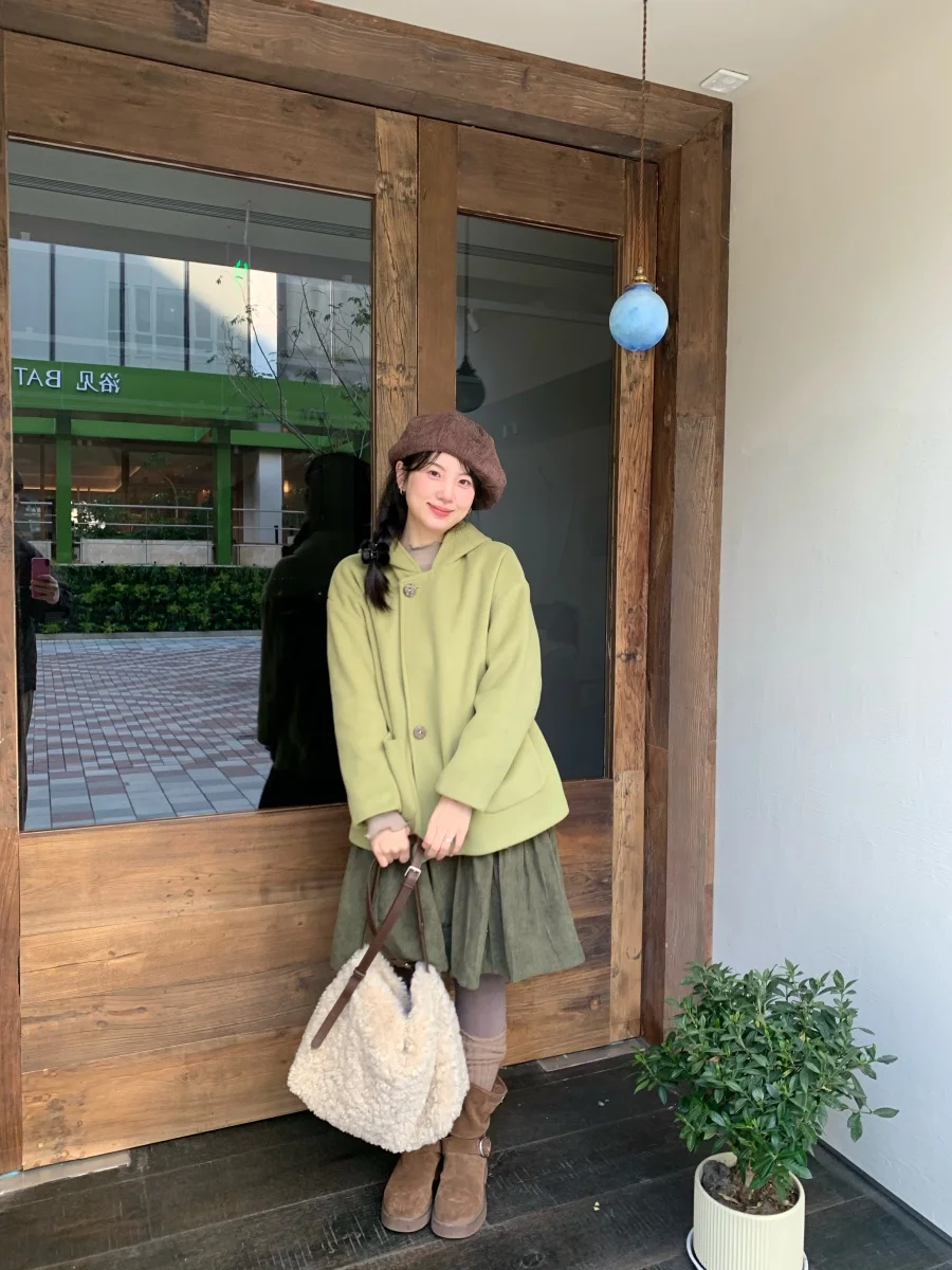 

Корейское шерстяное пальто с капюшоном на одной пуговице, утепленное флисом, женское, свободного кроя, эксклюзивно для онлайн-продаж, зимняя верхняя одежда