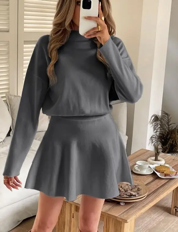 Abito da donna 2025 Ultimo autunno e inverno Elegante sexy tinta unita a maniche lunghe in lana Gonna corta Maglione Abbigliamento donna