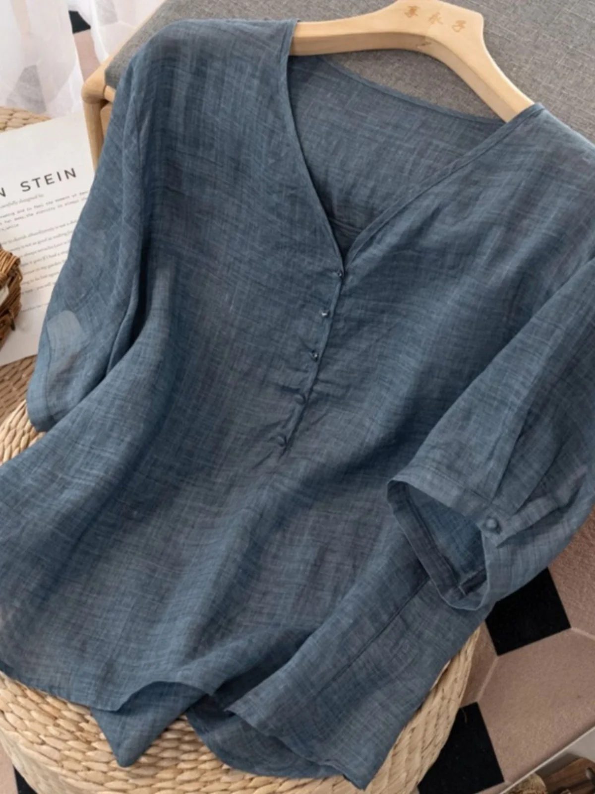 

Летняя тонкая футболка женская повседневная свободного кроя, стройнящая, универсальная, с V-образным вырезом, в японском стиле, больших размеров