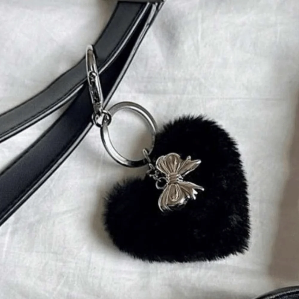 Nuevo llavero con lazo plateado estilo Y2K, delicado colgante para mochila, corazón hinchado blanco y negro, colgante de corazón peludo, decoración para bolso