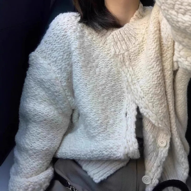 

Design Sense Reverse Button Soft Glutinous Sweater Jacket for Women's Autumn and Winter New Loose Retro Knitted Cardigan Trend