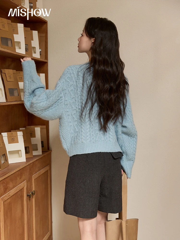 MISHOW 가디건 여성 2025 가을 겨울 패션 연한 파란색 레트로 크루넥 니트 스웨터 캐주얼 루즈 포켓 탑 MXE49Z2614