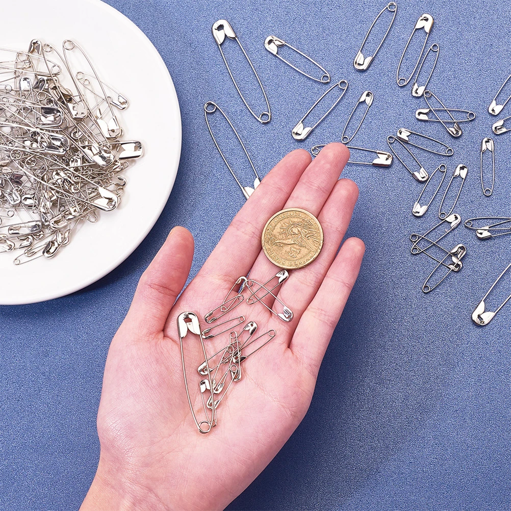 

450pcs Safety Pins Brooch Box Mini Buckle DIY Accessories Clothes Pins Durable Iron Easy Open Sewing Gifts
