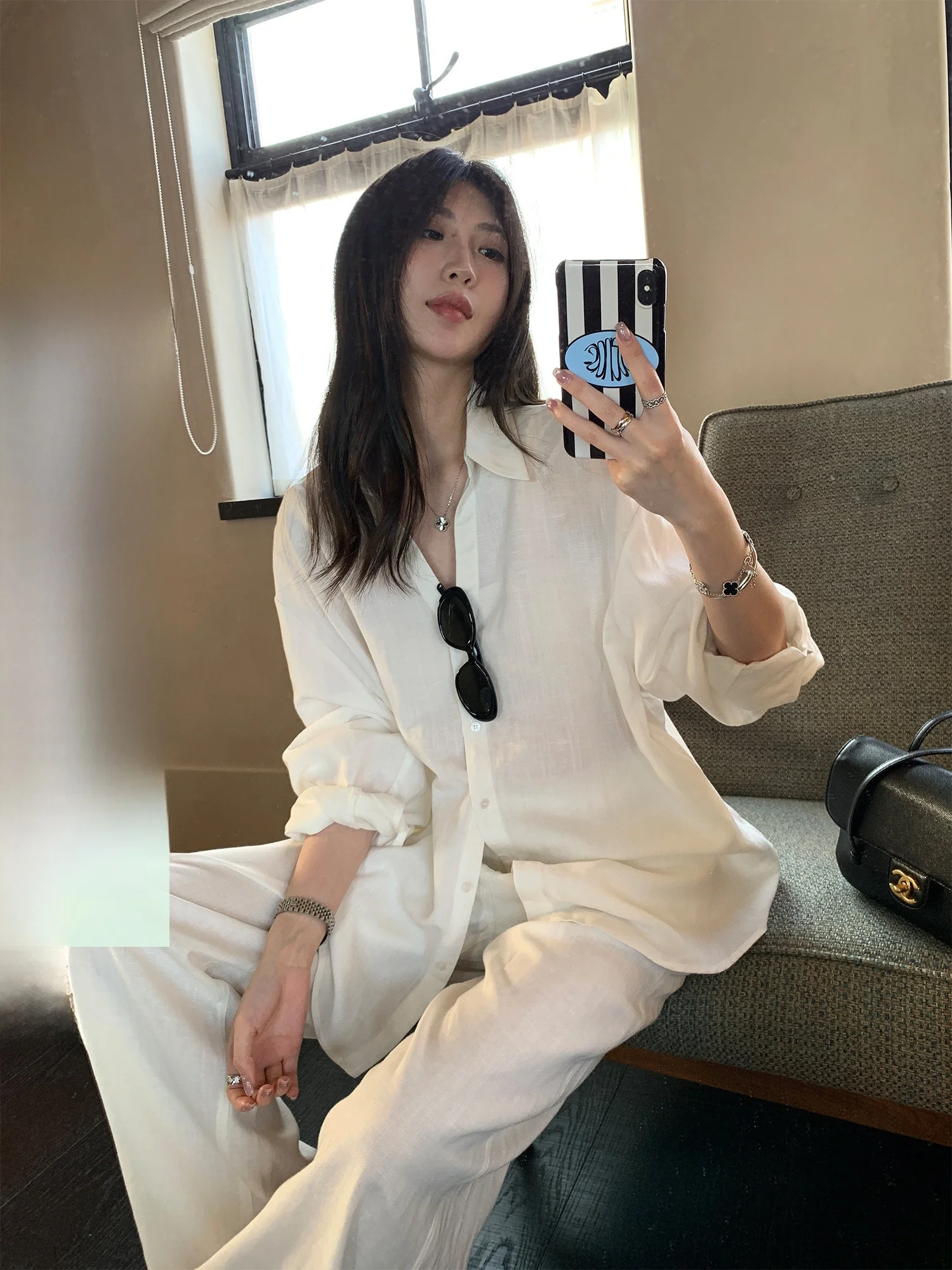 

Lightweight Summer Oversize Linen Shirt Women's Loose Fit Long Sleeve Sun Protection White Shirt V Neck Button up Casual Style