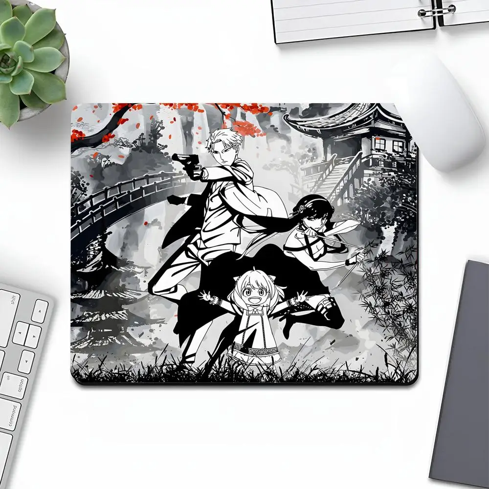 SPYxFAMILY Mouse Pad Art Gaming Gamer Small Rubber Locking Edge Large Computer manga MousePad Laptop Desk Pad