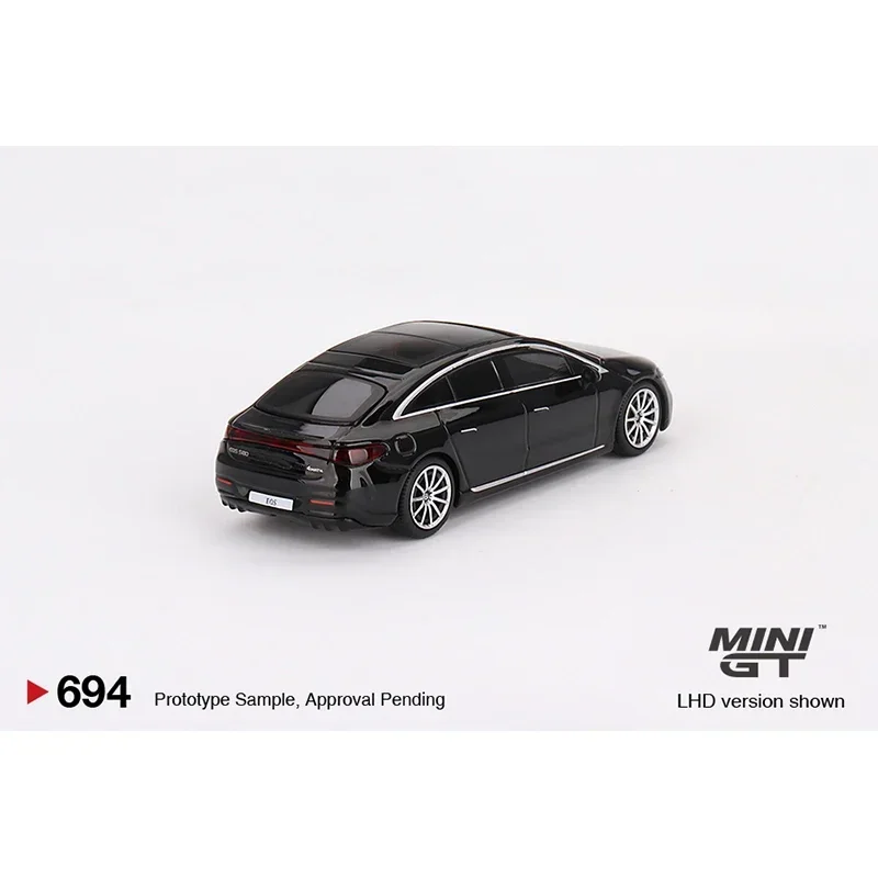 MINIGT en Stock 1:64 Benz EQS 580 4MATIC noir 694 moulé sous pression Diorama modèle de voiture jouets