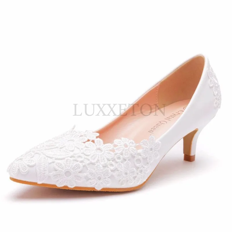 Elegant and Minimalist Lace Flower Upper Wedding Shoes White 5cm Pointed High Heels Bride Taking Wedding Photos Adult Shoes