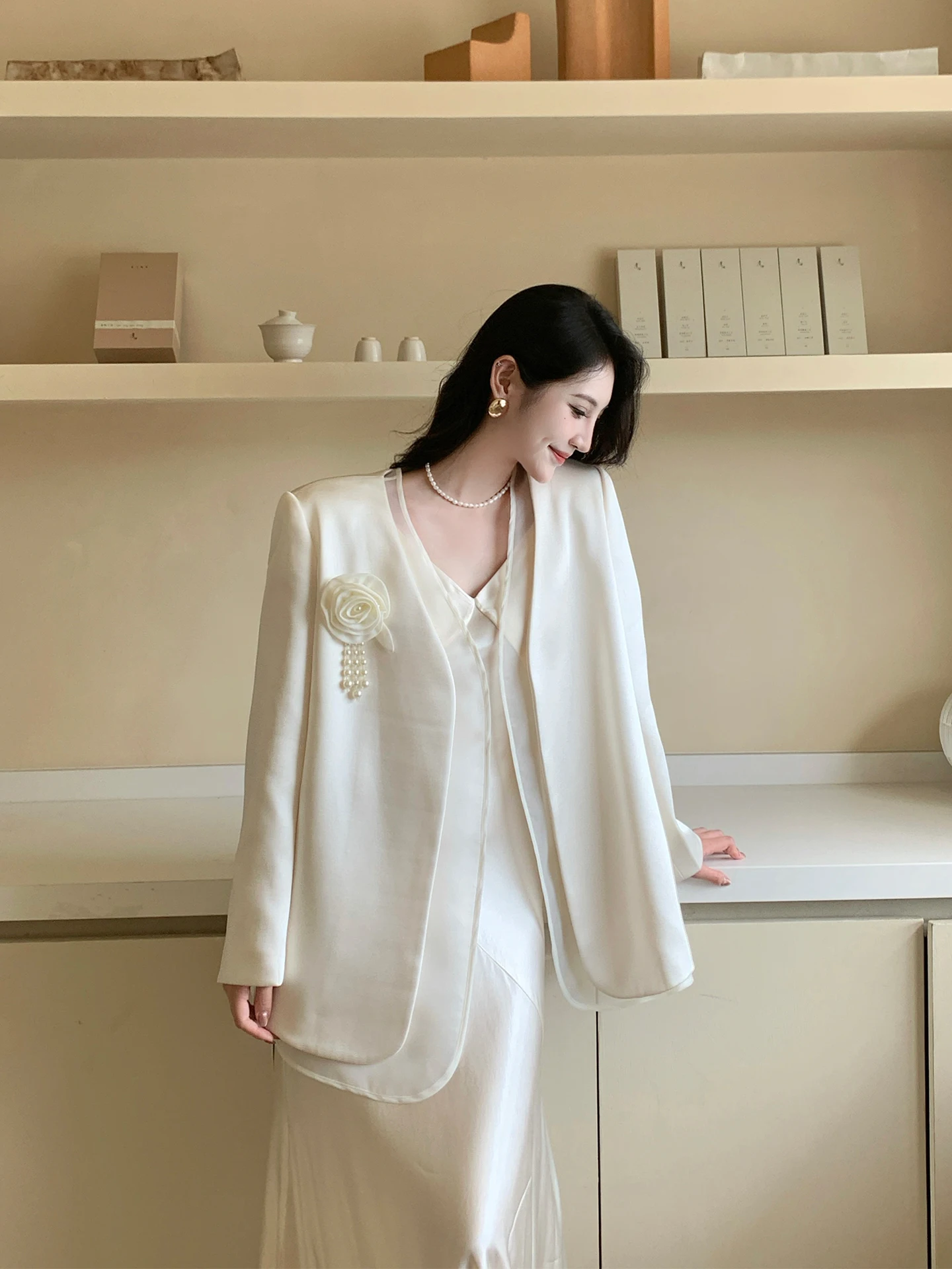 

Женский костюм Jiaoning: Дизайн «фальш-двойка», тренд весны 2026, повседневный, для работы, из полиэфирного волокна, длинный рукав, V-образный вырез