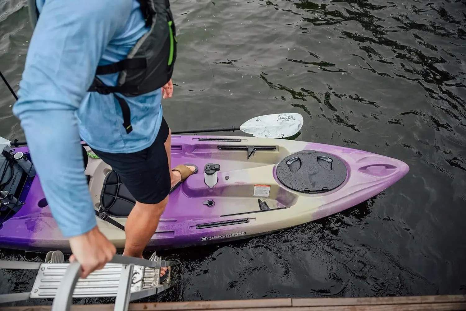 10 |   الجلوس على الجزء العلوي لصيد الأسماك مع تخزين أمامي بشكل جيد |   تخزين خلفي كبير وقضيب مزدوج Ho