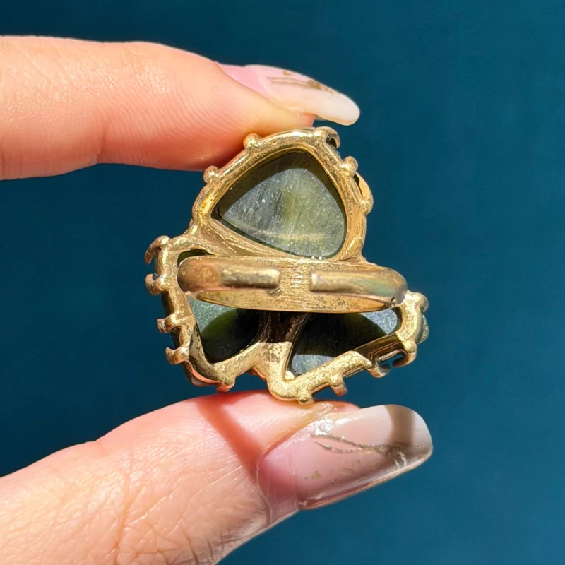 مجوهرات عتيقة عتيقة خاتم أخضر على شكل بتلات من الحجر الطبيعي زهرة لؤلؤ ذهبي اللون إكسسوارات فاخرة للنساء جديد 2025 #4