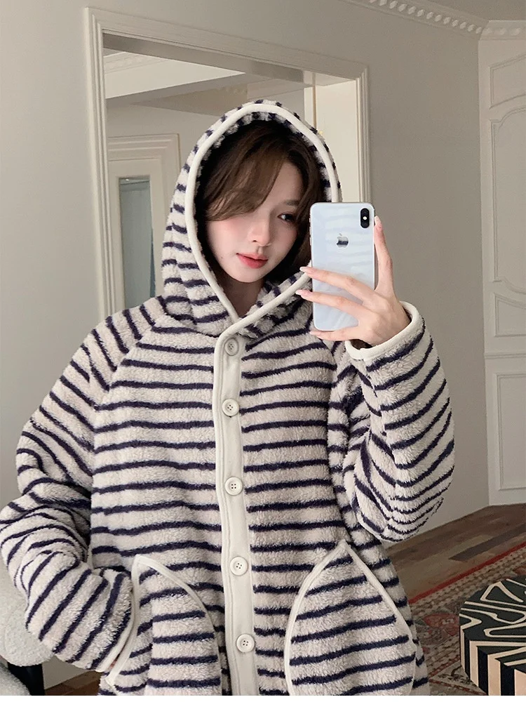 women's-thickened-hooded-sleep-robe-winter-warm-heart-patterned-home-clothes-medium-length-buttoned-cardigan-style-pijama