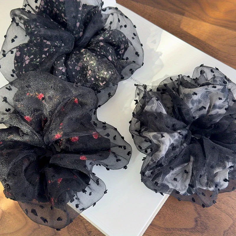 Doppellagiges, plissiertes Haargummi in elegantem Dunkelgrau mit Blumenmuster, Stoff-Stirnband, Haarschmuck für Damen