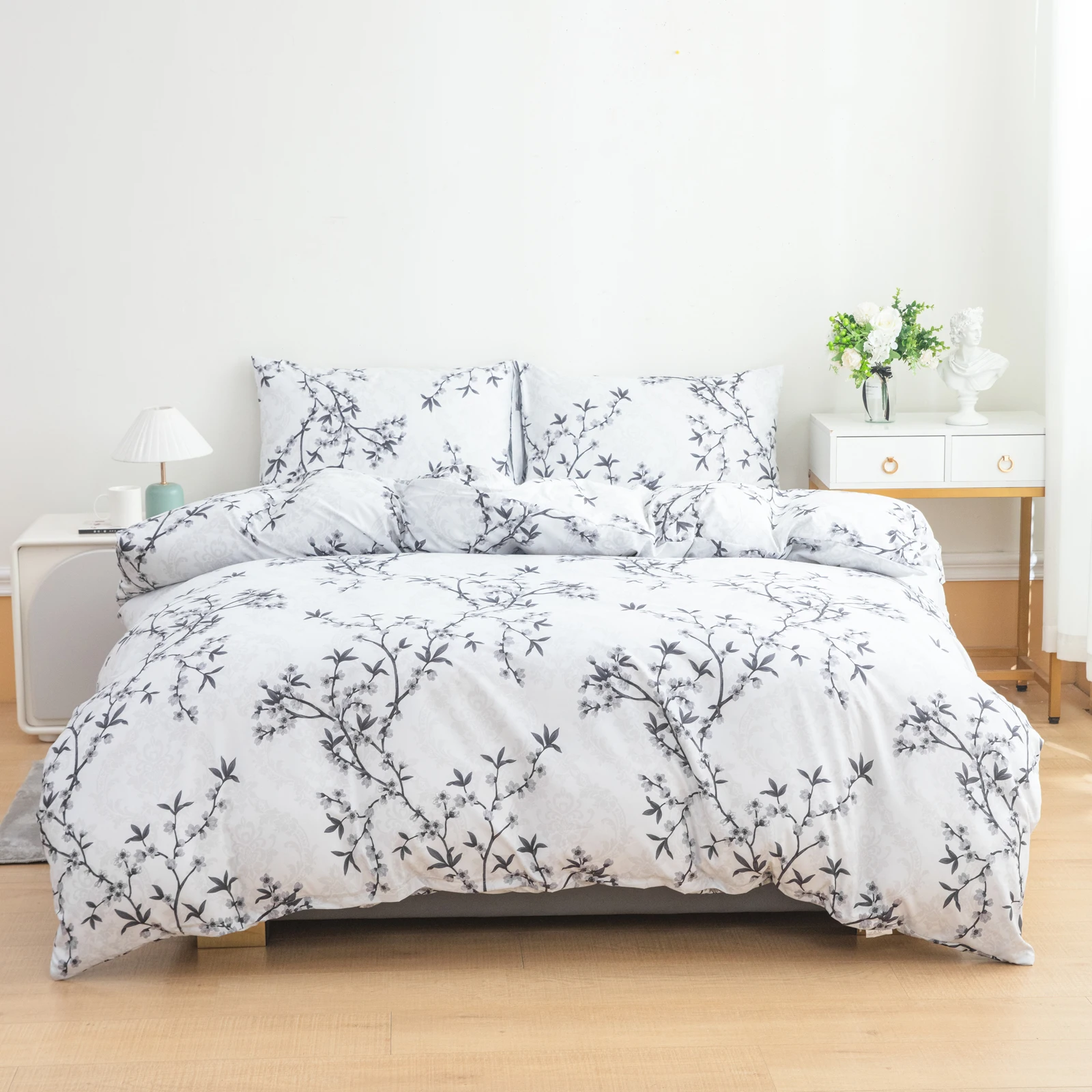 Polyester Fiber White Plum Blossom Plant Floral Style Printed Bedspread 3-Piece Set, Ultra-Soft and Comfortable Polyester Breathable Bedding Duvet Set, Suitable for Bedroom and Guest Room (Bedspread + Pillowcases, Without Quilt and Pillow Insert) Zipper Style Duvet Cover + Pocket Pillowcase
