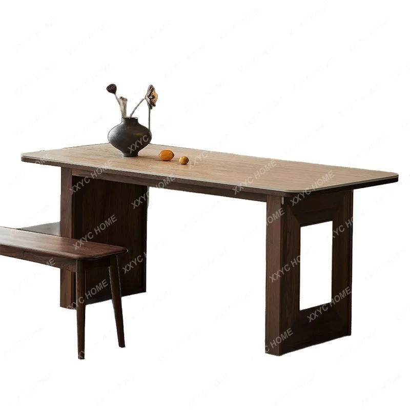 

Обеденный стол в стиле JRetro из римского травертина с отделкой из массива черного ореха, древесной текстурой средней древности.