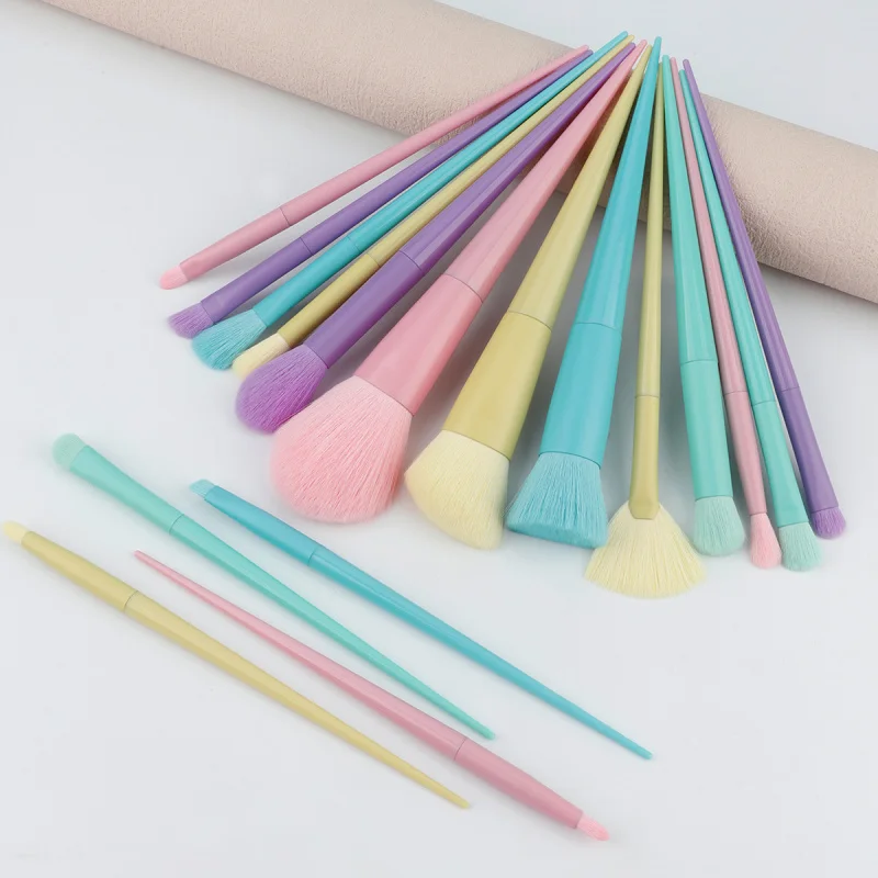 New16Makeup Brush Brush Suit Travel Portable and Cute Powder Brush Eye Shadow Brush Soft Beauty Tools