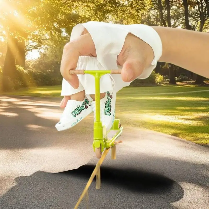 

1 Pcs Desktop Skateboard Toy Car Standing Folding Finger Scooter Children Fingertip Pedal Vitality Car