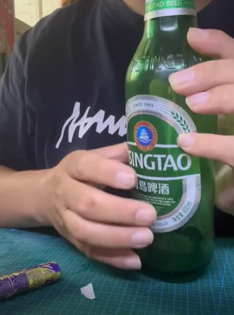 

‌ Волшебный трюк «Телефон к пиву» — мгновенная уличная иллюзия для шоу крупным планом, забавный трюк для вечеринки в баре с гладким дизайном