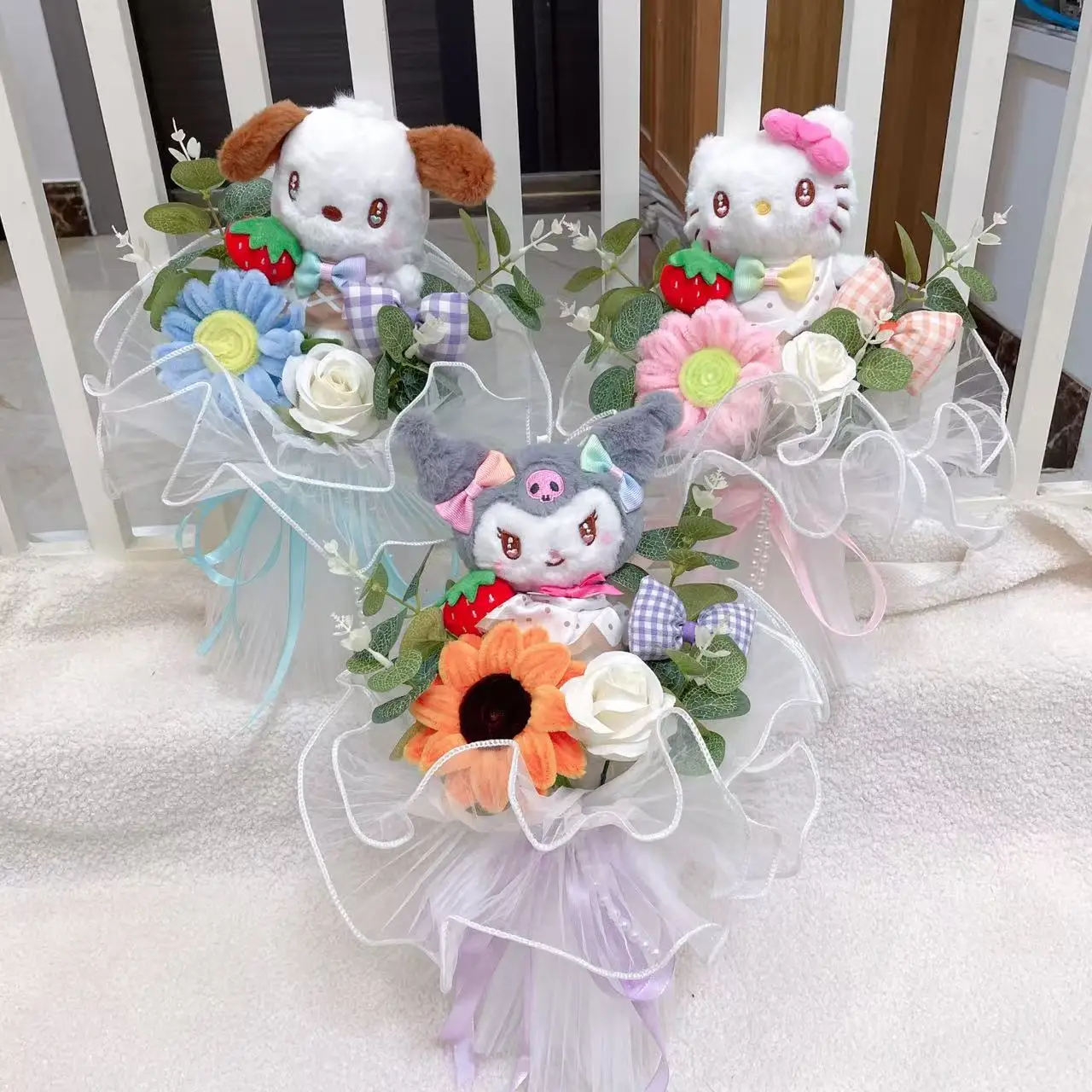 My Melody Kuromi Cinnamoroll Kt Cat Bambole di peluche con bouquet di fiori artificiali Regali di laurea di Natale di San Valentino
