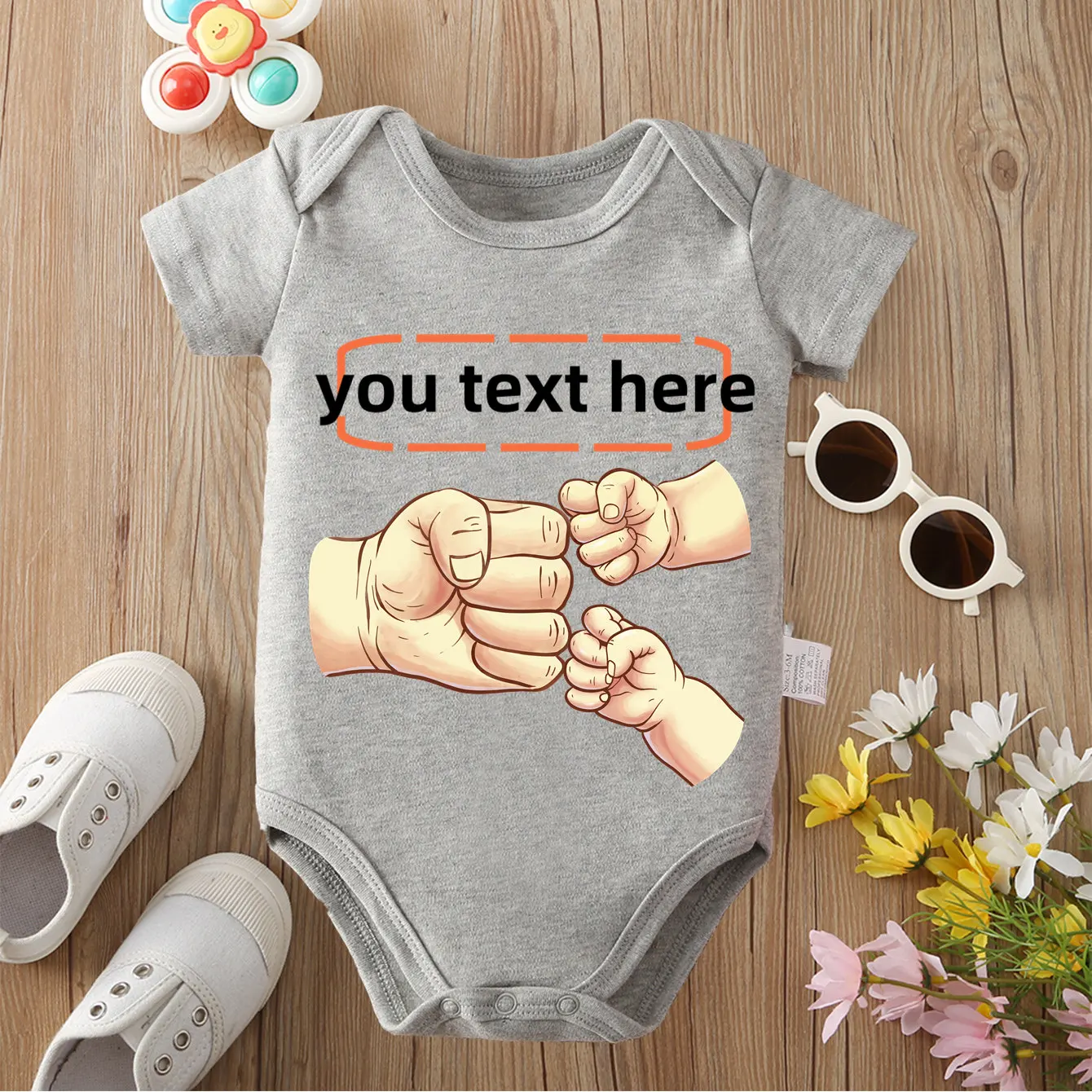 

Комбинезон с индивидуальным текстом (имя малыша), с принтом ладоней, хлопковый, для детей 0-12 месяцев, треугольный дизайн, персонализированная одежда для новорожденных, сделай сам