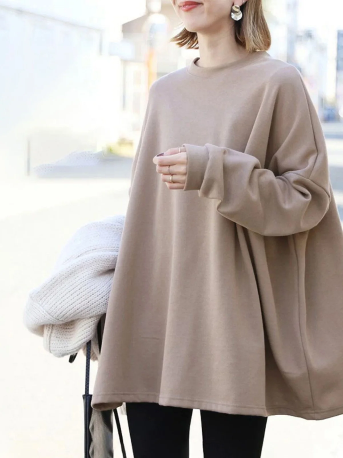 سترة نسائية طويلة مبطنة بالصوف ذات لون واحد بياقة مستديرة مريحة وقابلة للتنفس من القطن بتصميم عتيق