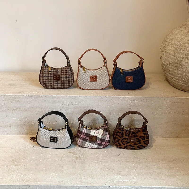 

Детская леопардовая сумка на плечо 2025 года — легкий кошелек с регулируемым ремешком, мини-кроссбоди для мальчиков и девочек, школьная игровая площадка для путешествий