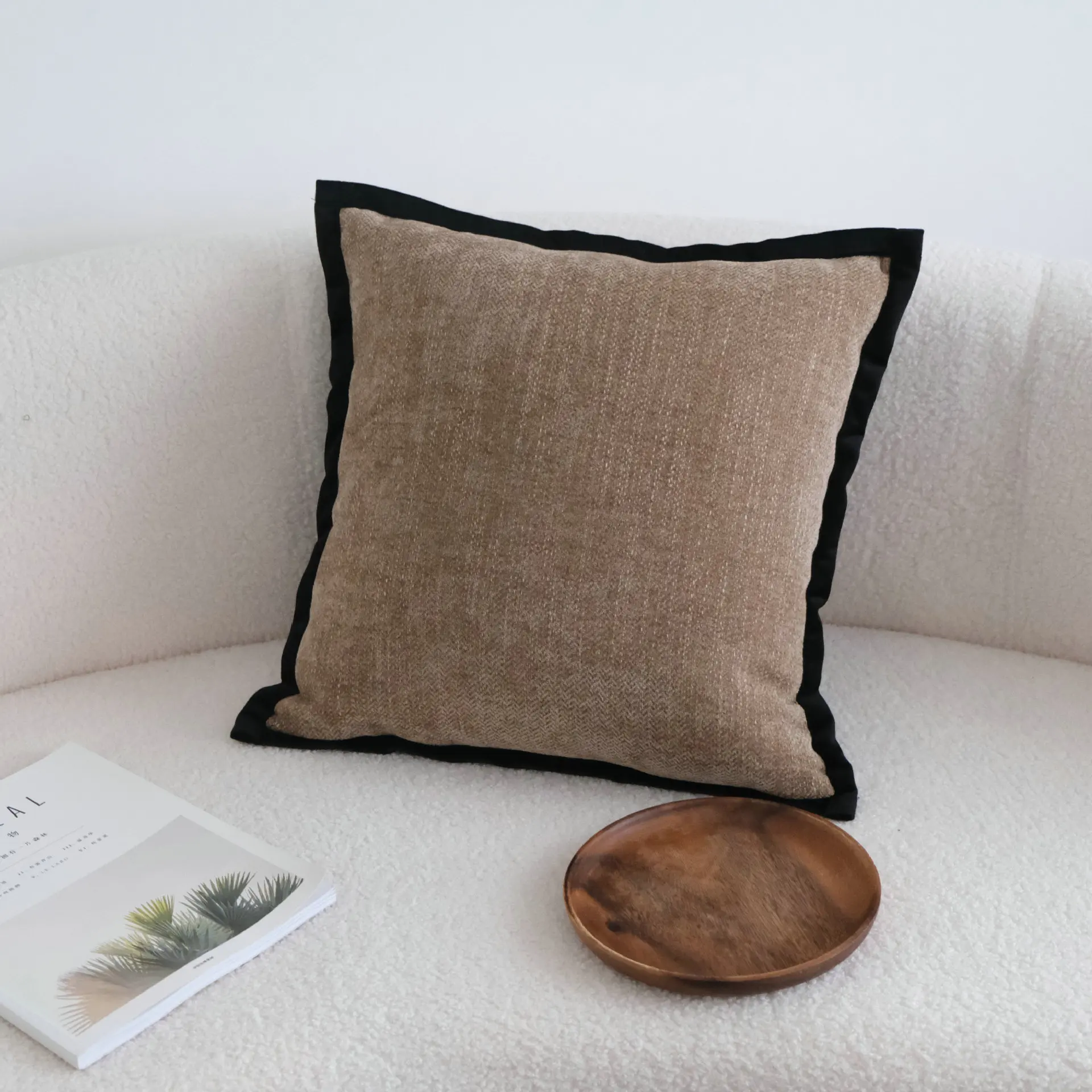 Franse mid-century retro kussens met zwarte randen, melkthee-kleurige bankkussens voor de woonkamer, kussenhoes voor hotelmodelkamers