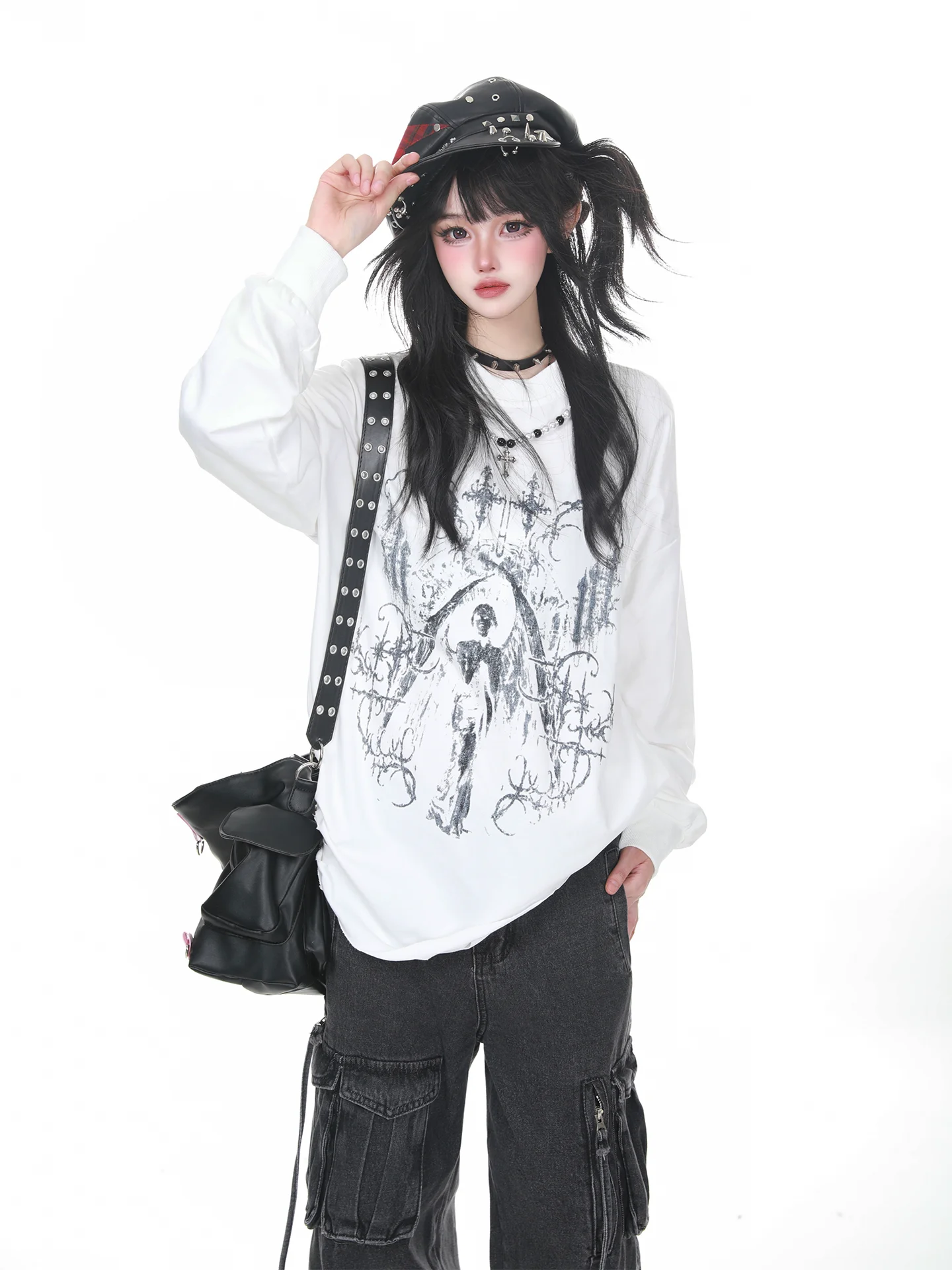 Japanese Style Retro Subculture Graffiti Print Round Neck Beaded Chain Long Sleeve Loose Casual Pullover Sweatshirt Women Autumn