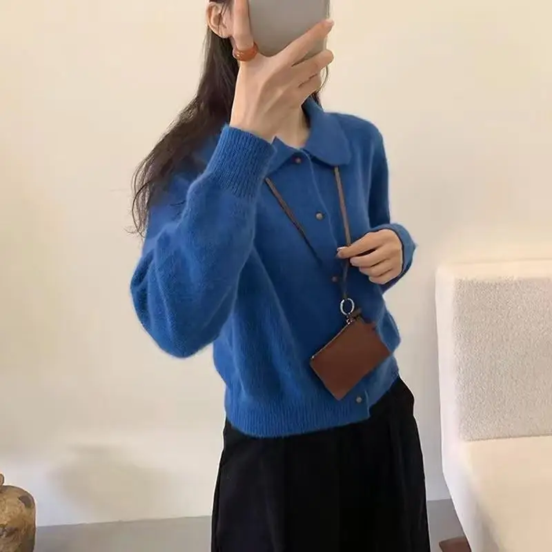 เสื้อสเวตเตอร์ถักแบบมีกระดุมสำหรับผู้หญิง สไตล์เกาหลี แขนยาว คอปก แบบเรียบง่าย นุ่ม สบาย เหมาะสำหรับฤดูใบไม้ร่วงและฤดูหนาว