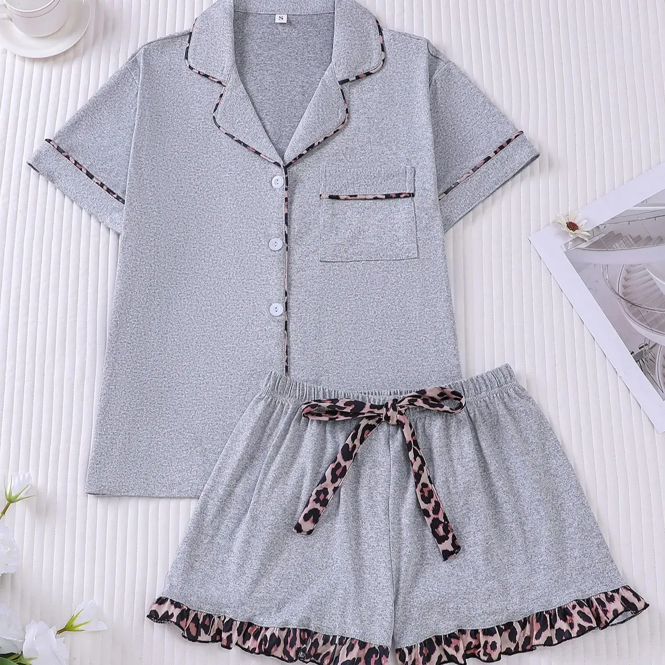

Classic Grey Leopard Print Pajama Set – Women's Summer Loungewear with Ruffle Hem, Breathable Nightwear