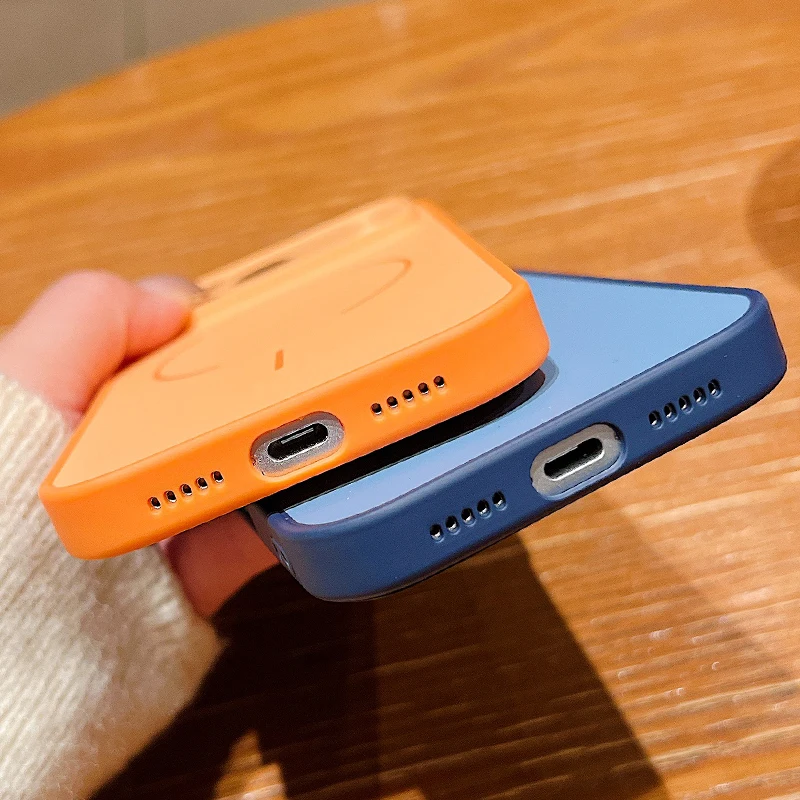 Hanging Astronaut Pattern Case For iPhone 17 Pro Max Magnetic For Magsafe Skin Feeling Cover For iPhone 16 18 Pro Max 15 14 13