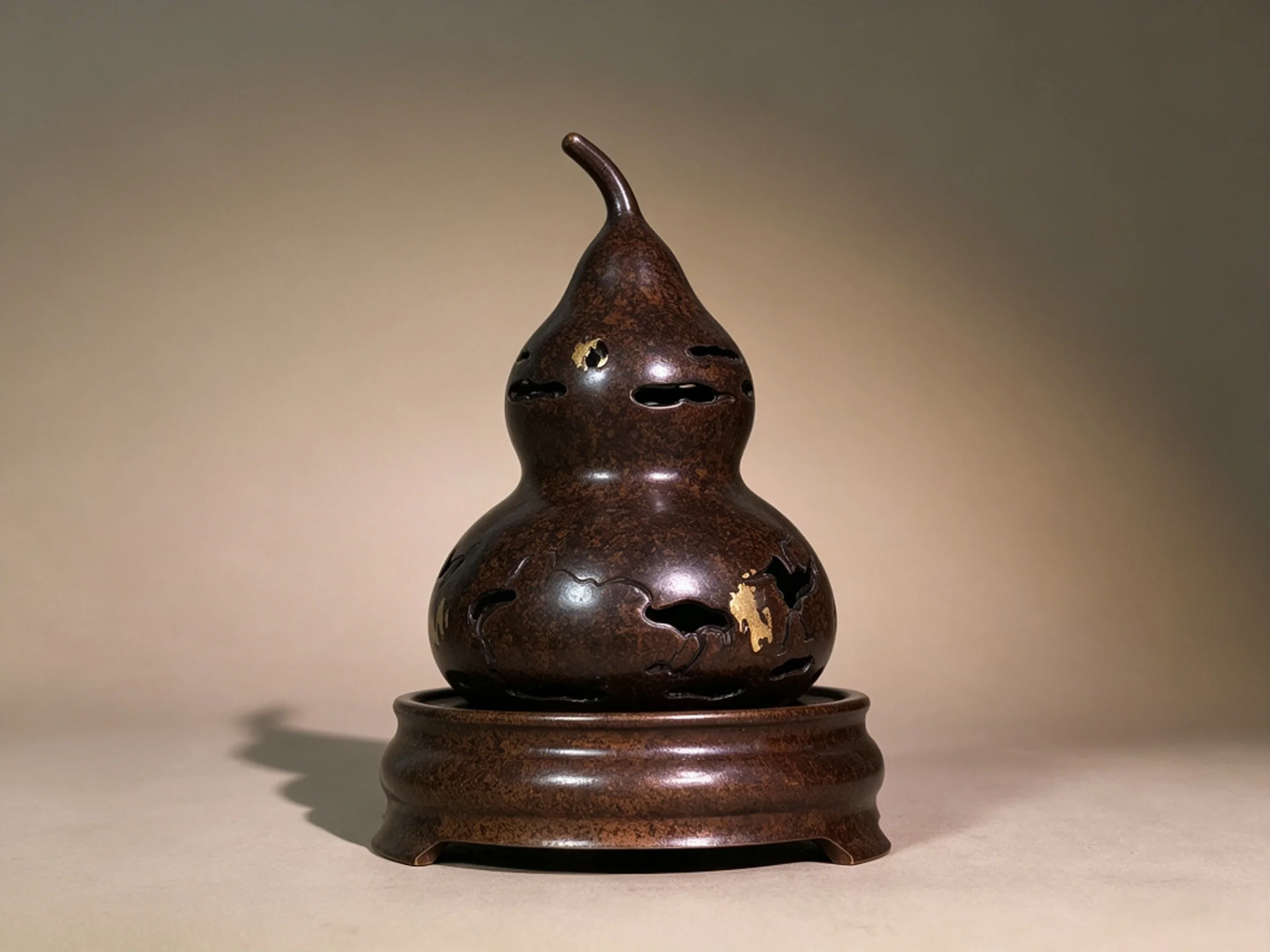 Innovative New Chinese-Style Hollow Gourd Spotted Bronze Gold-Incensed Incense Burner, Zen Desktop Ornament for Home & Office De
