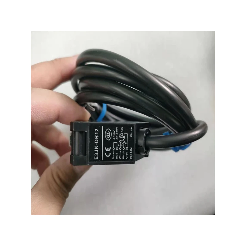 مستشعر عالي الجودة مفتاح القرب E2EQ-X3D1G-M1TGJ-T سعر الاستشعار الاستقرائي