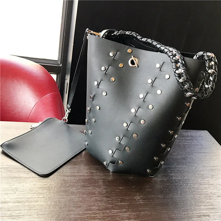 Designer Brand Chain Bucket Bag New Tote Studded Single Shoulder Bags for Women Hot Selling Bolsos Para Mujeres