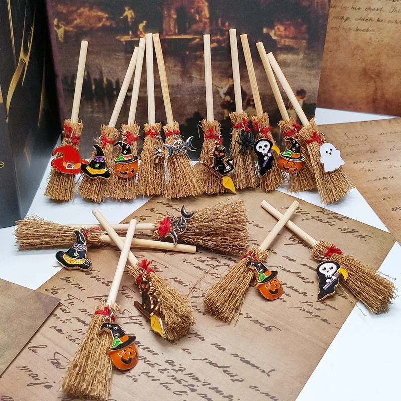 

1pc Mini Broom Witch Straw Brooms DIY Hanging Ornaments for Halloween Party Decoration Costume Props Dollhouse Accessories