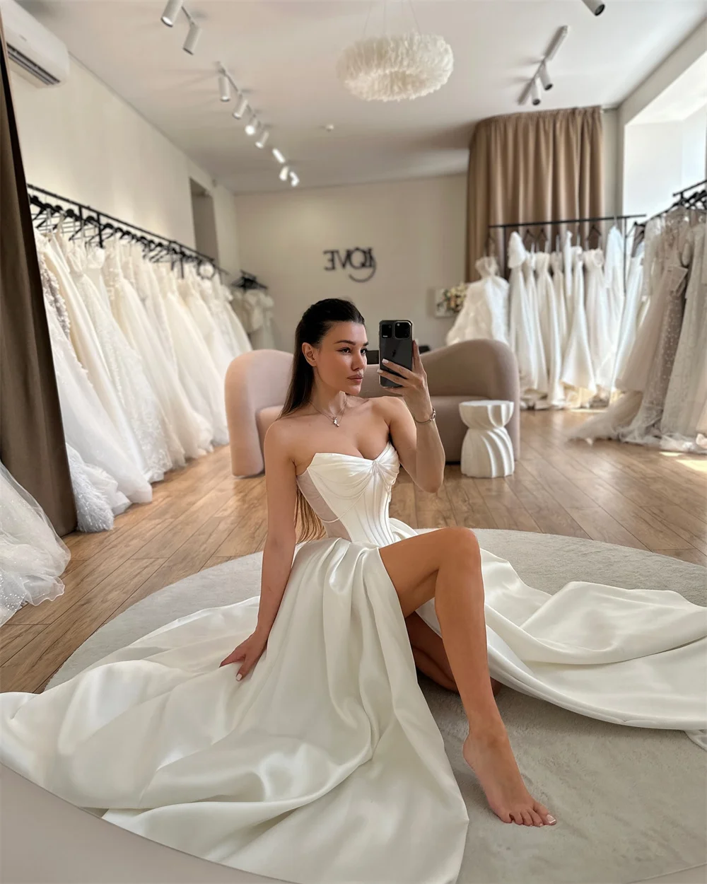 Tokyo Customized White Sweetheart Necklink Wedding Dress Sleeveless A-Line Court Train Bridal Gown Side High Split Wedding Gown
