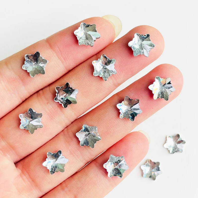 100 Pcs Mini Sparkling Christmas Decoration Snowflakes Nail Art Flatback Resin Figurines DIY atures Scrapbook Decor Crafts A137