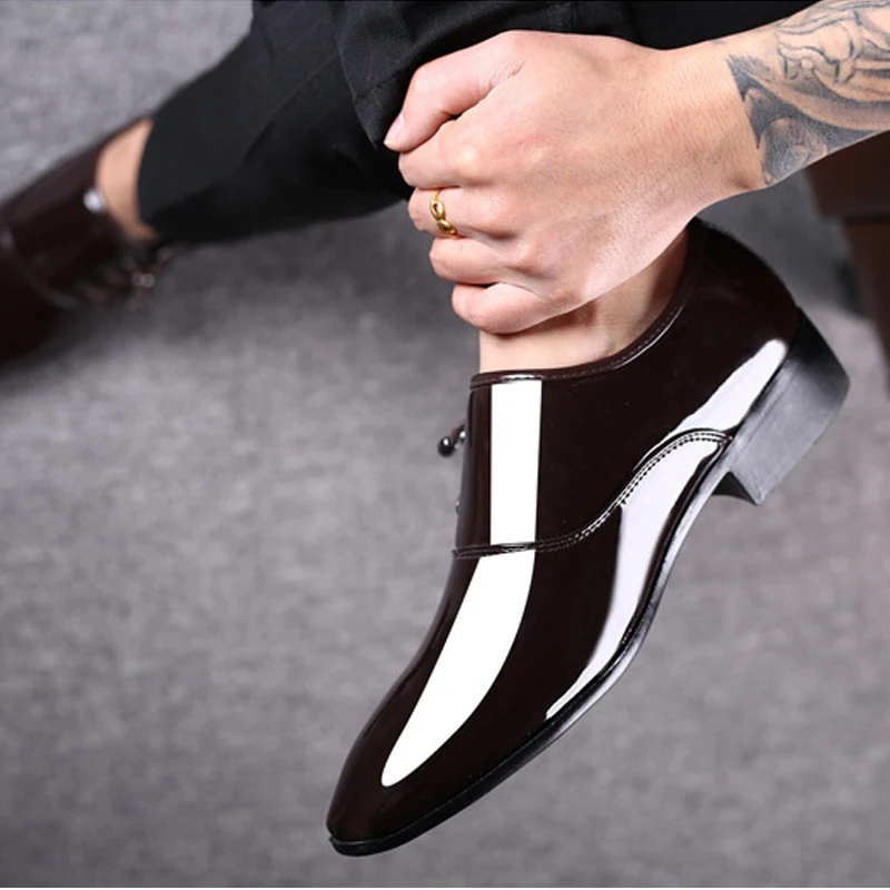 Man Oxford Patent Leather Shoes Glossy Formal Dress Shoes Office Wedding Footwear Mocassin Homme Shoes Pointed Toe Lace Up Male