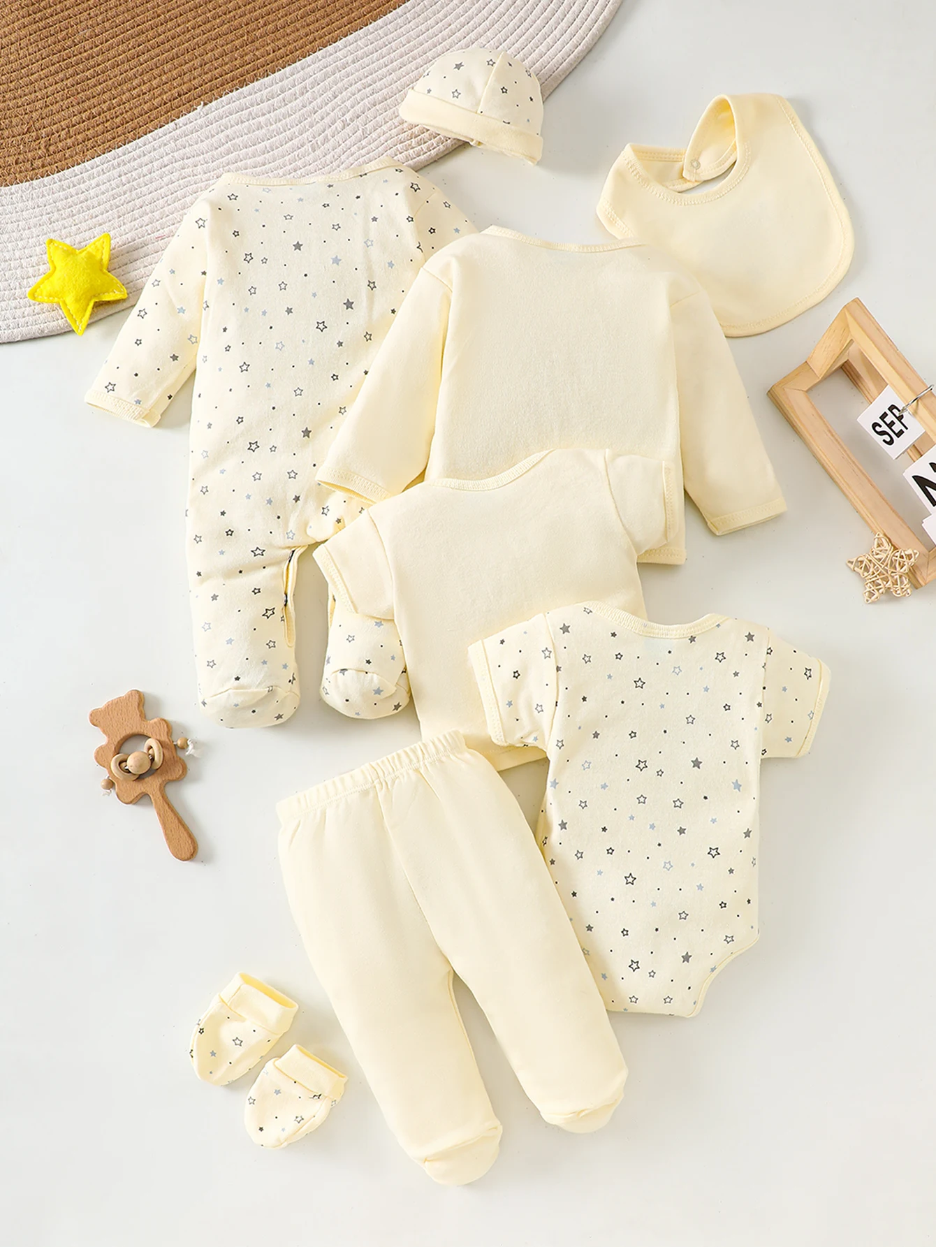 8-teiliges Neugeborenen-Strampler-Set 100% Baumwolle, Weich und Atmungsaktiv Beige mit Cartoon-Sternmuster 0-9M – Detail 2