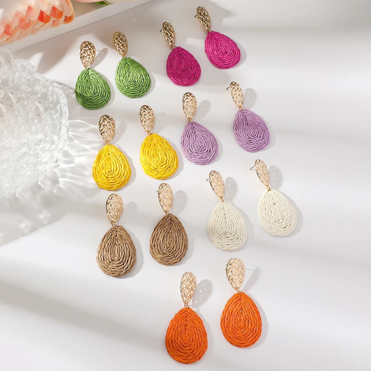 Bohemian-inspired handwoven raffia drop earrings Stylish and unique teardrop-shaped accessories Perfect for women's everyday vac
