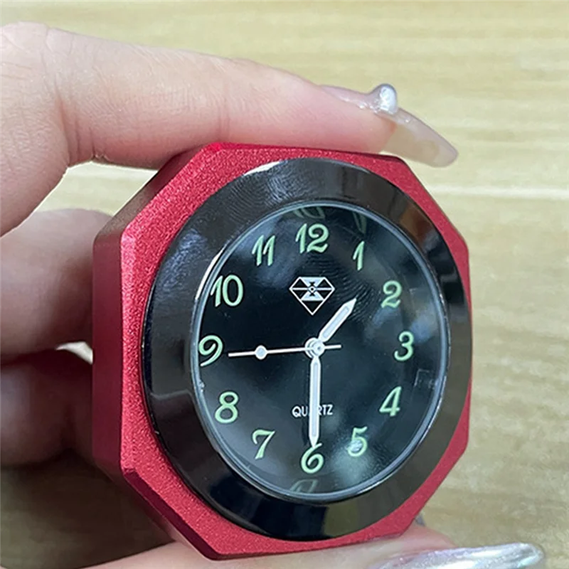 ساعة دراجة نارية يمكن الاعتماد عليها مقاومة للماء ساعة كوارتز ساعة مضيئة لتصفيف المقود 22-28 مم باللون الأسود