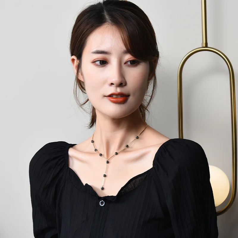 Y字型ダイヤモンドボールネックレス、恋人へのトレンディなギフトアクセサリー、冷たくエレガントでありながらフェミニン、鎖骨チェーン