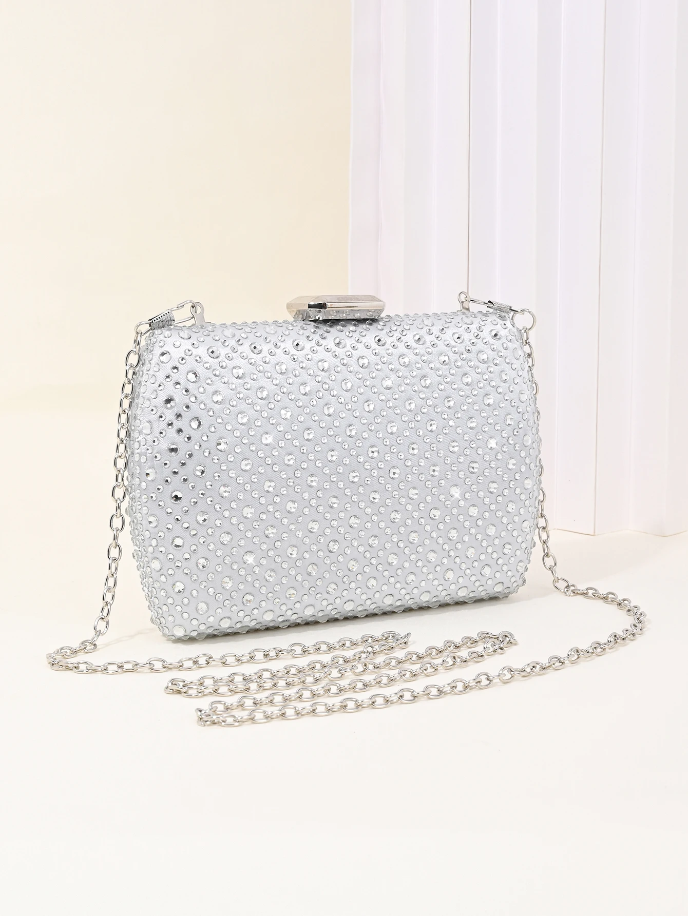 

Diamond-studded party bag, full of hot diamonds, clutch