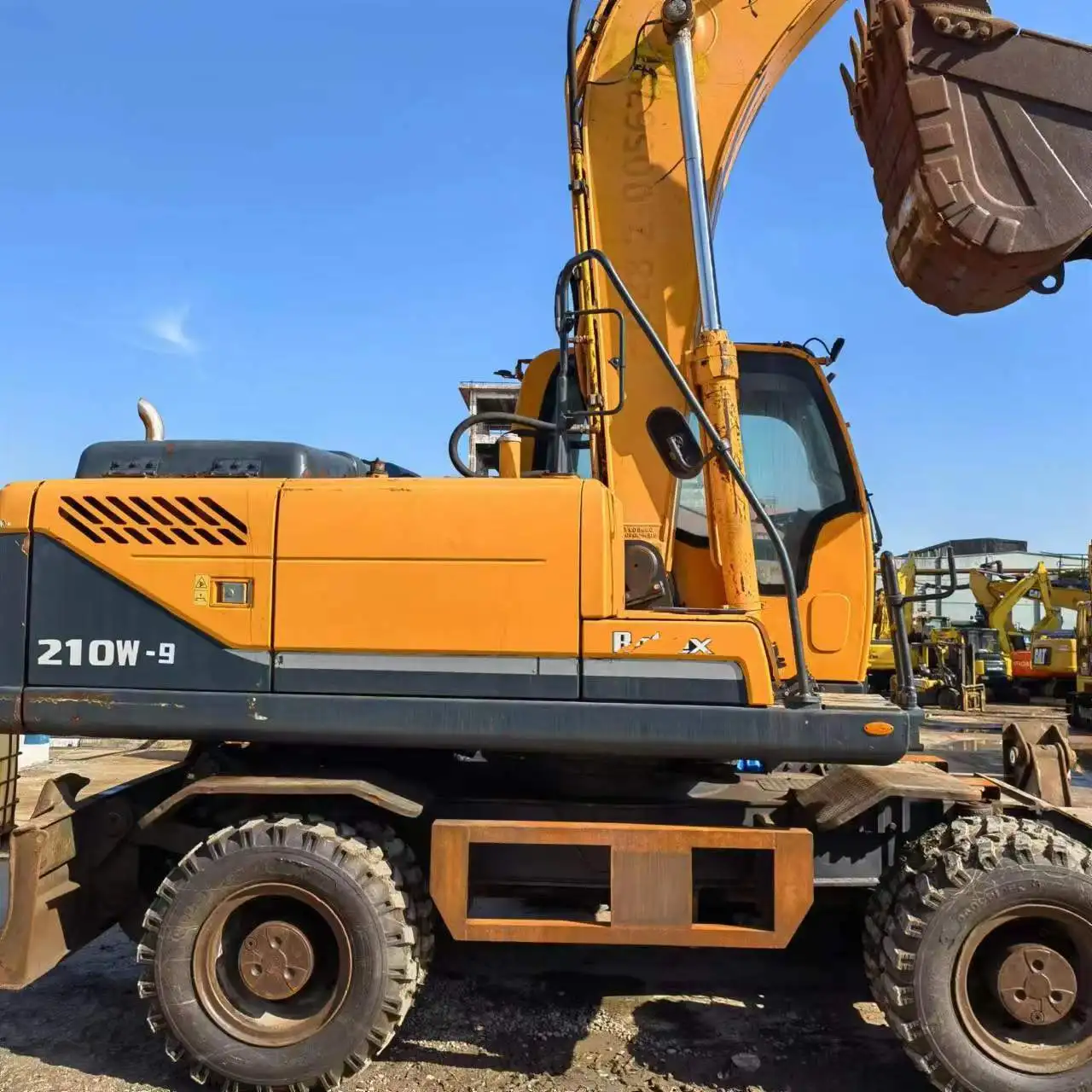 Buy Cheap Used Excavators Original Korea Hyundai 210W Wheel Excavator 21 Ton Robex 210 Excavadora Price R210w-9 210W-7