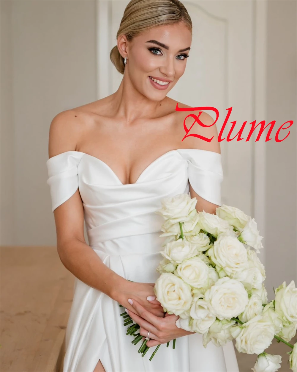 Abiti da sposa in raso bianco squisito personalizzato Abito da sposa semplice senza spalline con spalle scoperte Abito da cappella con cerniera sul retro