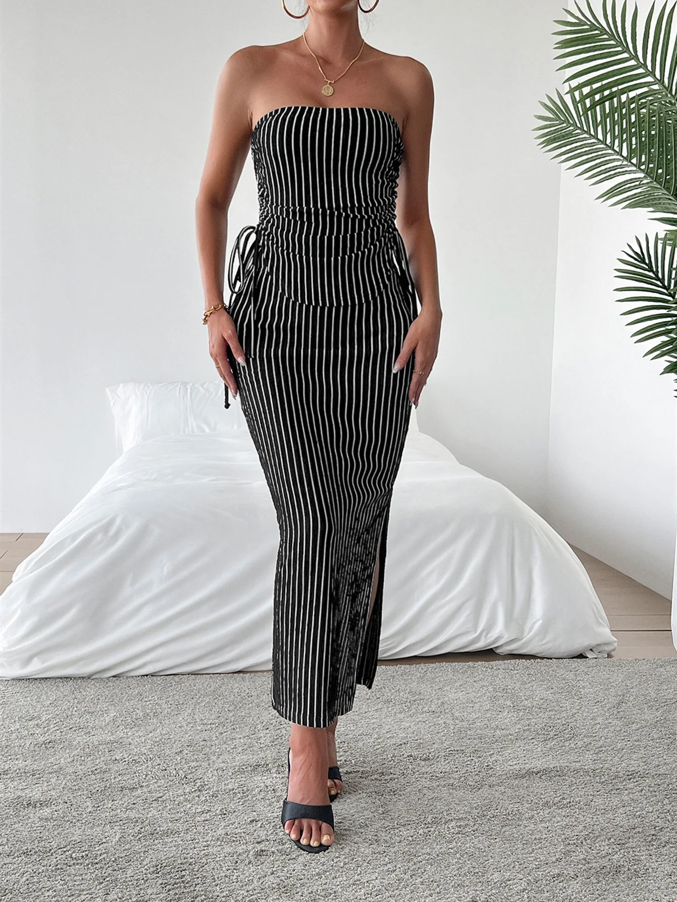 

2025 autumn and winter elegant style strapless vest, hip hugging long skirt set, women's clothing