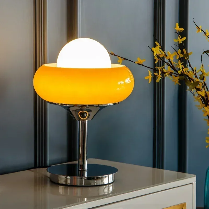 Luz de suelo nórdica vintage Bauhaus lámpara dormitorio mesita de noche sala de estar vintage amarillo crema tarta de huevo lámparas de pie lámpara
