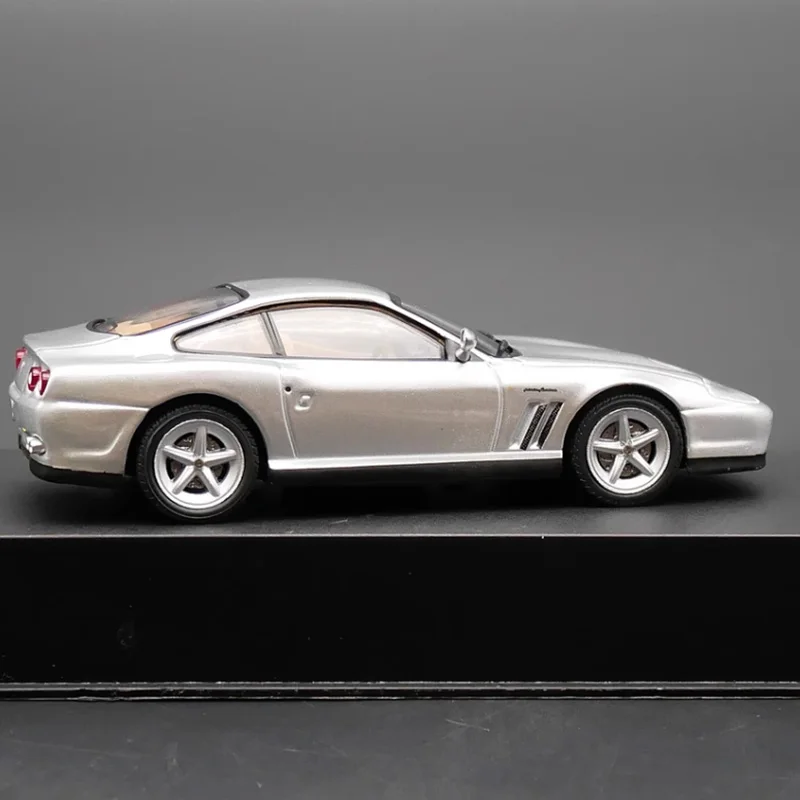 Diecast 1:43 Schaal 575M Maranello 2002 Model Gelegeerd Auto Afgewerkt Productsimulatie Serie Speelgoed Auto Souvenirs Collectie